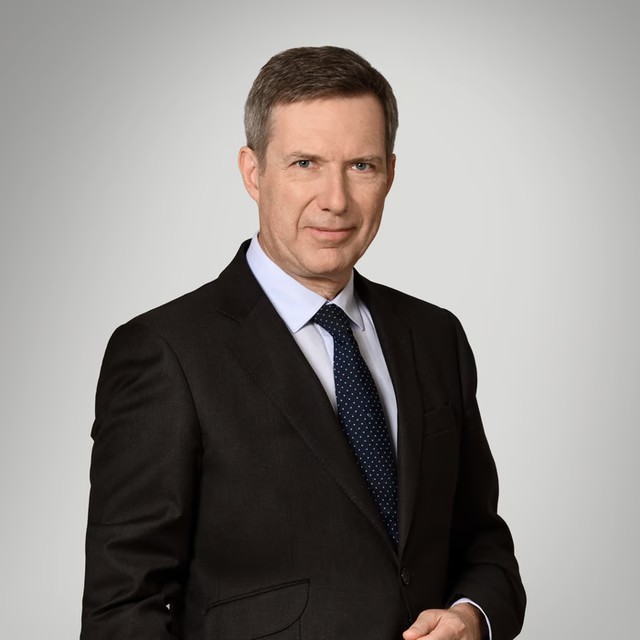Pascal Cuche, Freshfields