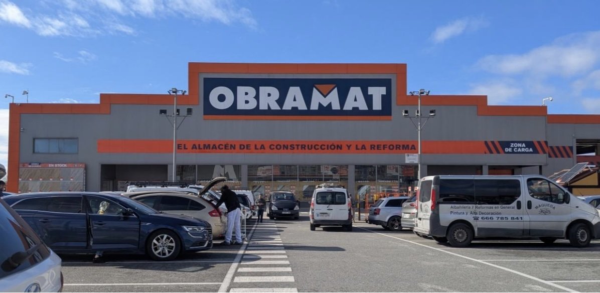Le magasin Obramat à Seville. Le magasin Obramat à Seville.