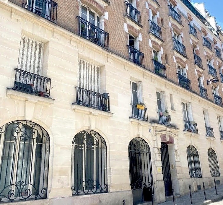 L'immeuble résidentiel situé au 11 André-Antoine.