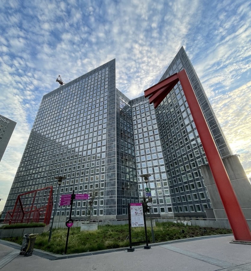 La Tour Landscape situé à la Défense à la fin de sa rénovation. La Tour Landscape situé à la Défense à la fin de sa rénovation.