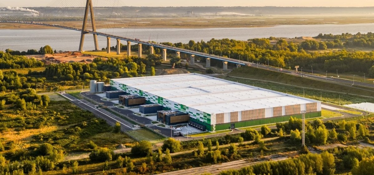 Une plateforme logistique de 32 000 m2 situé à Honfleur. ©GSE Une plateforme logistique de 32 000 m2 situé à Honfleur. ©GSE