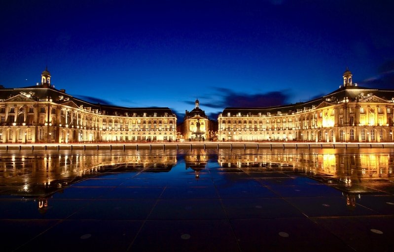 La place de la Bourse à Bordeaux. © Wikimedia 