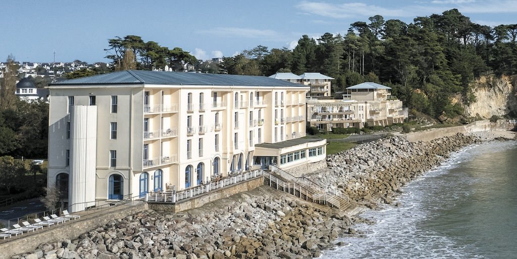 Le Grand Hôtel de la Mer à Morgat, opéré par Belambra. 