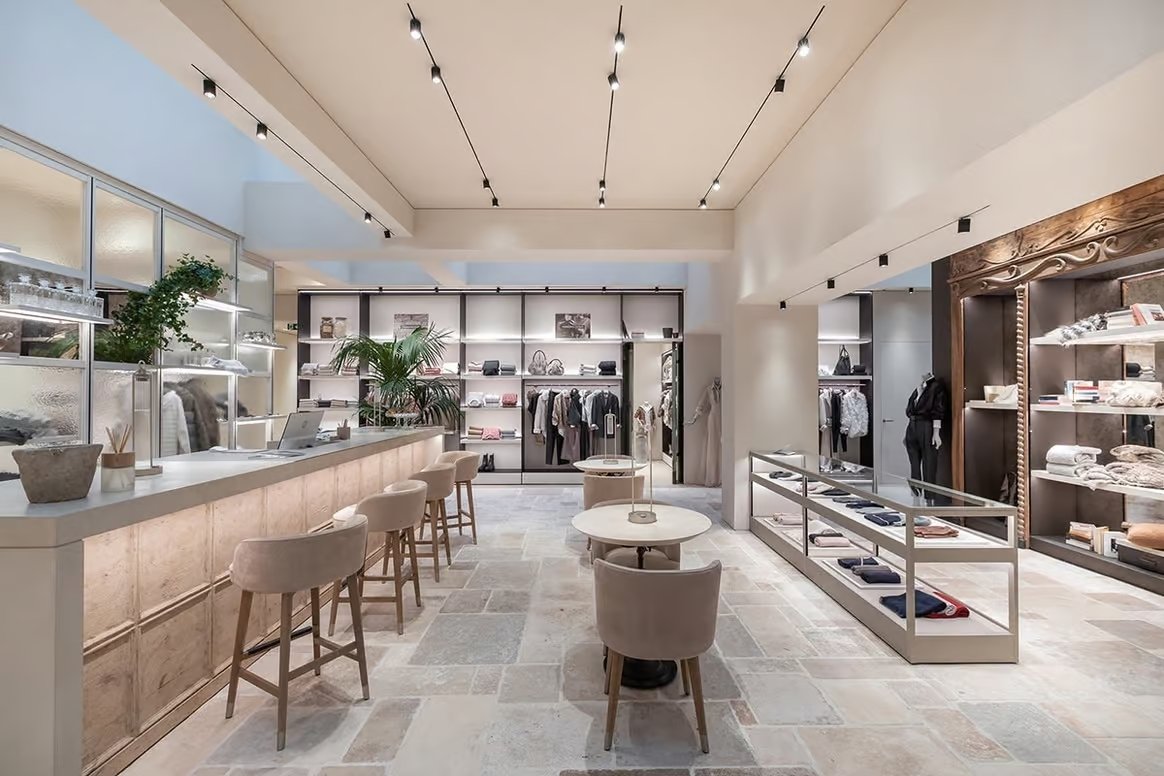 La boutique de Brunello Cuccinelli sur l'avenue Montaigne. © Brunello Cuccinelli 