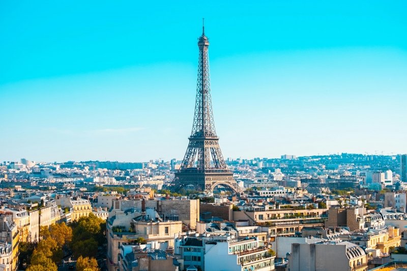 Vue aérienne sur le Tour Eiffel à Paris. © Pexels/Mo Eid