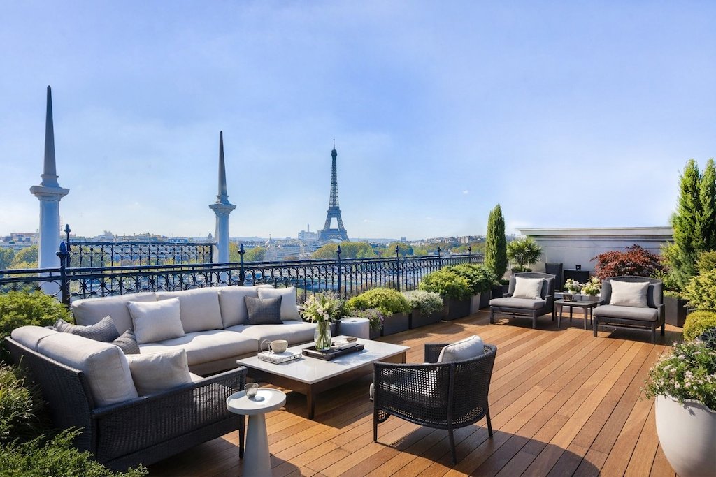 La terrasse de l'hôtel particulier de René Lalique, cours Albert Ier, Paris 8. ©️Xhensila NDRECA La terrasse de l'hôtel particulier de René Lalique, cours Albert Ier, Paris 8. ©️Xhensila NDRECA