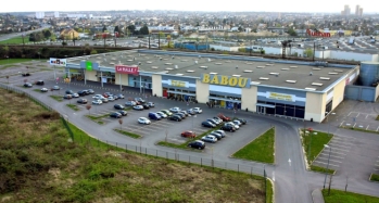 Le retail park de Montgeron, pr&egrave;s d'Orly, d&eacute;tenu par ImocomPartners.