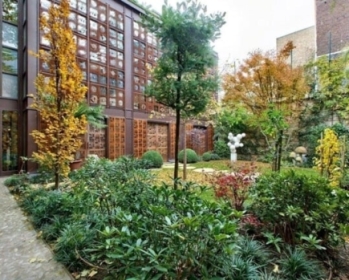 Le jardin de l'hôtel particulier de Gérard Depardieu. © Daniel Féau Le jardin de l'hôtel particulier de Gérard Depardieu. © Daniel Féau