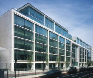 Le Belgrave House à Londres, développé par Grosvenor en 2004 et entièrement loué à trois locataires, American Express, Google et Vitol