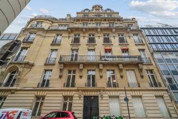 Le 24 rue de Surène, dans le 8e. 