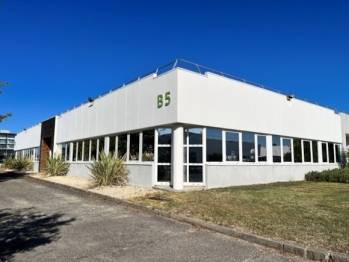 L'immeuble de bureaux situé à Merignac. 