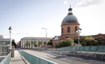 Le programme Cour du Dôme en fond, développé à Toulouse par Kaufman.
