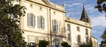 Le Château de Collias, en Occitanie. 