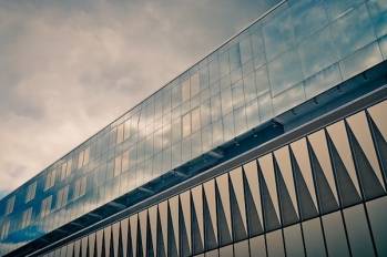 Immeuble de bureaux moderne horizontal - 600