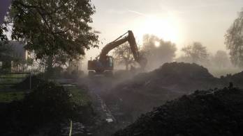 Infra Group opère dans le domaine des infrastructures souterraines et aériennes.