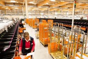 Plateforme industrielle de courrier de Saint Laurent de Mure © Arnaud Février