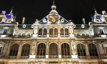 Place des Cordeliers, où se rejoignent les rues de la République et Grolée, lieux des acquisitions d'Amundi Immobilier avec Crédit Agricole Centre-Est. © CFNEWS IMMO