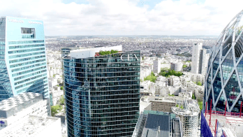 La tour CBX à La Défense