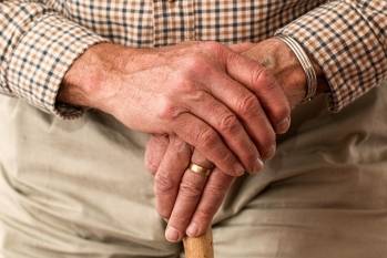 La part des plus de 80 ans devrait doubler d’ici à 2050 en Italie, alors que le pays souffre d'un déficit de lits dans la santé.  