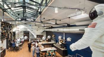 Site Paris 17 - Astronaute - Comet Meetings - 600