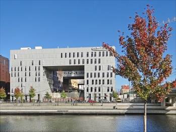Les parties bureaux de l'ensemble mixte Monolithe, à Lyon © Jean-Pierre Dalbéra