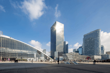 Au centre, la Tour Areva. © Paris La Défense