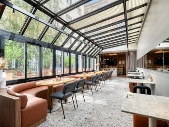  L'espace de coworking Wojo de l'Hôtel Mercure Paris 15, Porte de Versailles. 