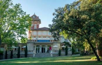 Le Domaine de Mousquety, au bord de la Sorgue.