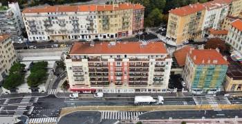 L'ensemble Florian & Arsenal sur le Vieux-Port de Nice.  
