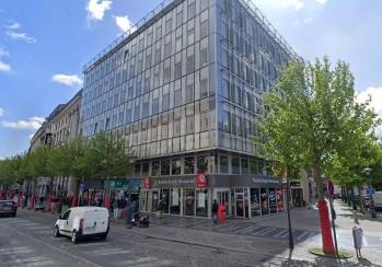 Transaction ACTIF COMMERCIAL AU PIED DE L'IMMEUBLE DE BUREAUX LE CHARLEMAGNE (PLACE DE LA REPUBLIQUE FRANÇAISE, 4000 LIEGE, BELGIQUE) mercredi 16 o...