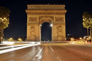 L'Arc de Triomphe sur les Champs-Élysées.