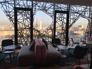 Le Novotel Vaugirad rénové, dans le 15e arrondissement de Paris. 
